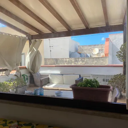 Mansarda Con Terrazzo アパート *