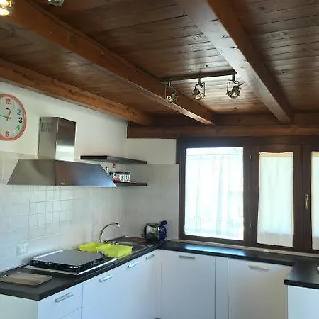 アパート Mansarda Con Terrazzo