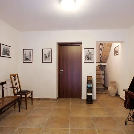 Mansarda Con Terrazzo アパート