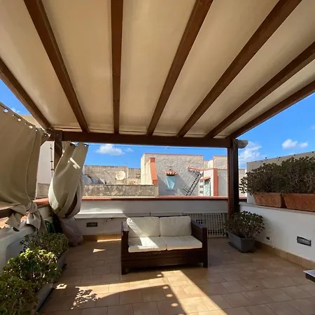 Mansarda Con Terrazzo Lejlighed *