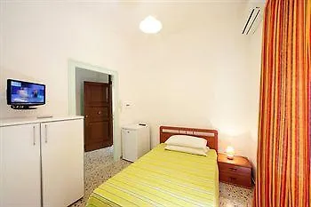 Mansarda Con Terrazzo Lejlighed *