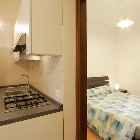 Mansarda Con Terrazzo Lejlighed *